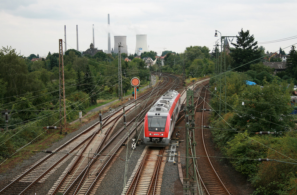 VIAS VT 119 wurde mit dem Kraftwerk Staudinger im Hintergrund in Hanau aufgenommen.
Aufnahmedatum: 25. August 2008