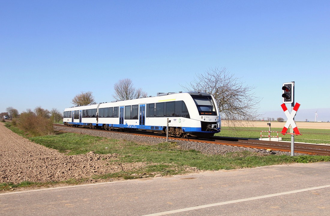 VIAS VT 251 // Aufgenommen südlich von Neuss-Holzheim. // 30. März 2020
