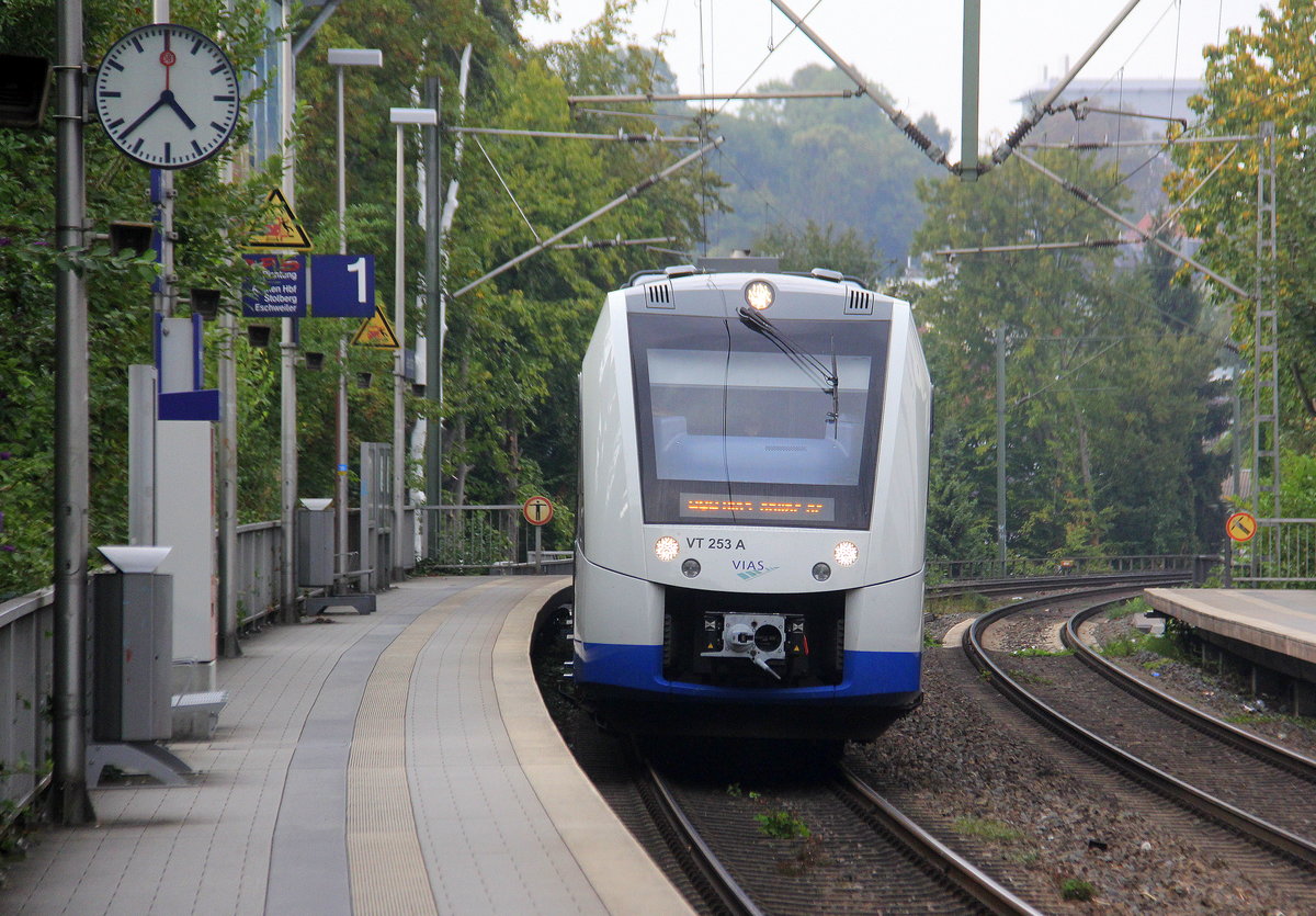 VIAS VT 253 (648 263) kommt als Sonderfahrt aus Neuss nach Düren  und kommt aus Richtung Neuss,Herzogenrath,Kohlscheid,Aachen-West und fährt durch Aachen-Schanz in Richtung Aachen-Hbf,Aachen-Rothe-Erde,Stolberg-Hbf(Rheinland)Eschweiler-Hbf,Langerwehe,Düren. 
Aufgenommen vom Bahnsteig von Aachen-Schanz. 
Am Nachmittag vom 5.9.2018.