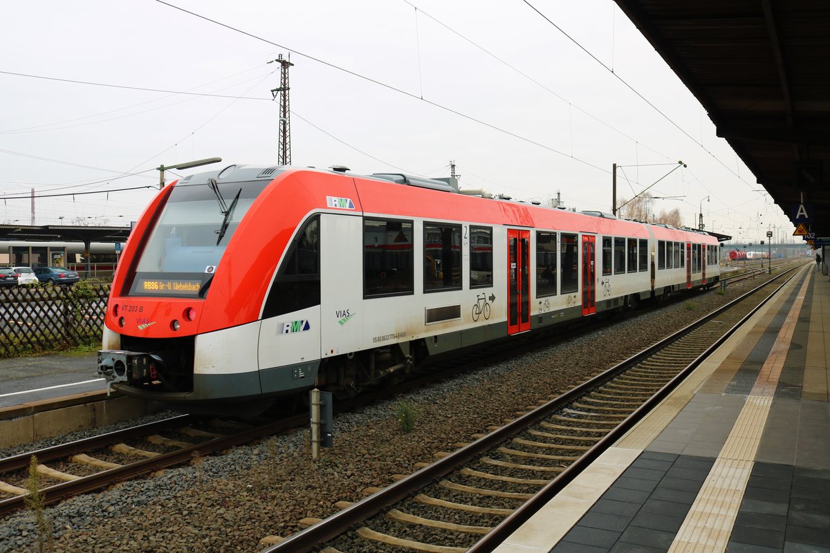 VIAS/Odenwaldbahn Alstom Lint54 VT203 am 12.12.20 in Hanau Hbf 
