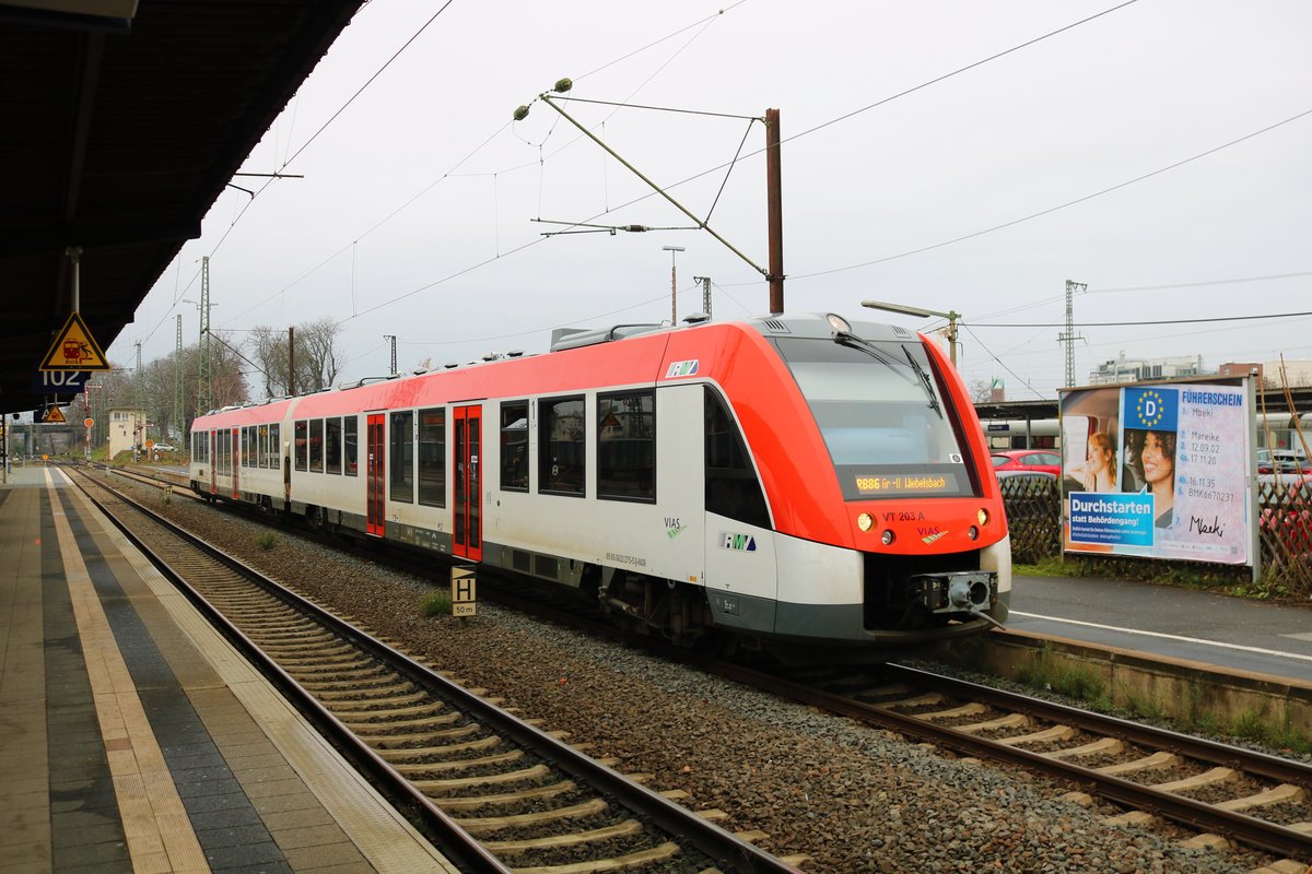 VIAS/Odenwaldbahn Alstom Lint54 VT203 am 12.12.20 in Hanau Hbf