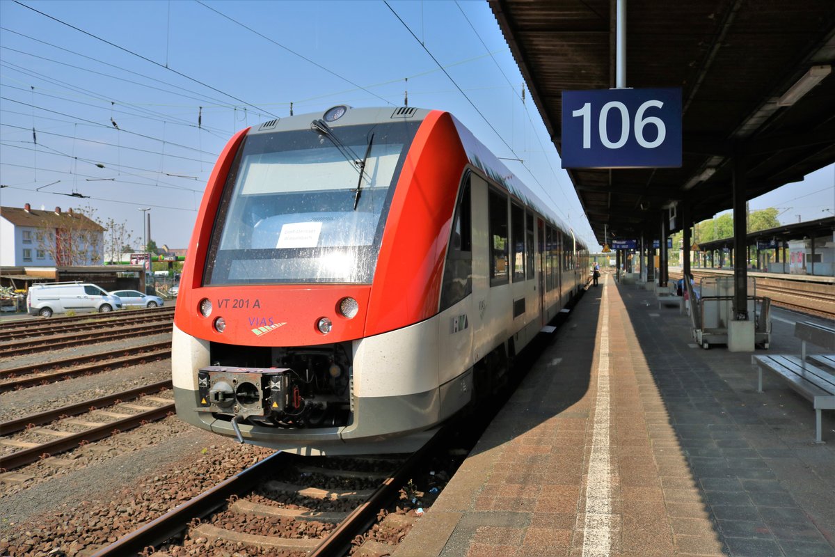 VIAS/Odenwaldbahn Altom Lint 54 VT201 am 21.04.18 in Hanau Hbf