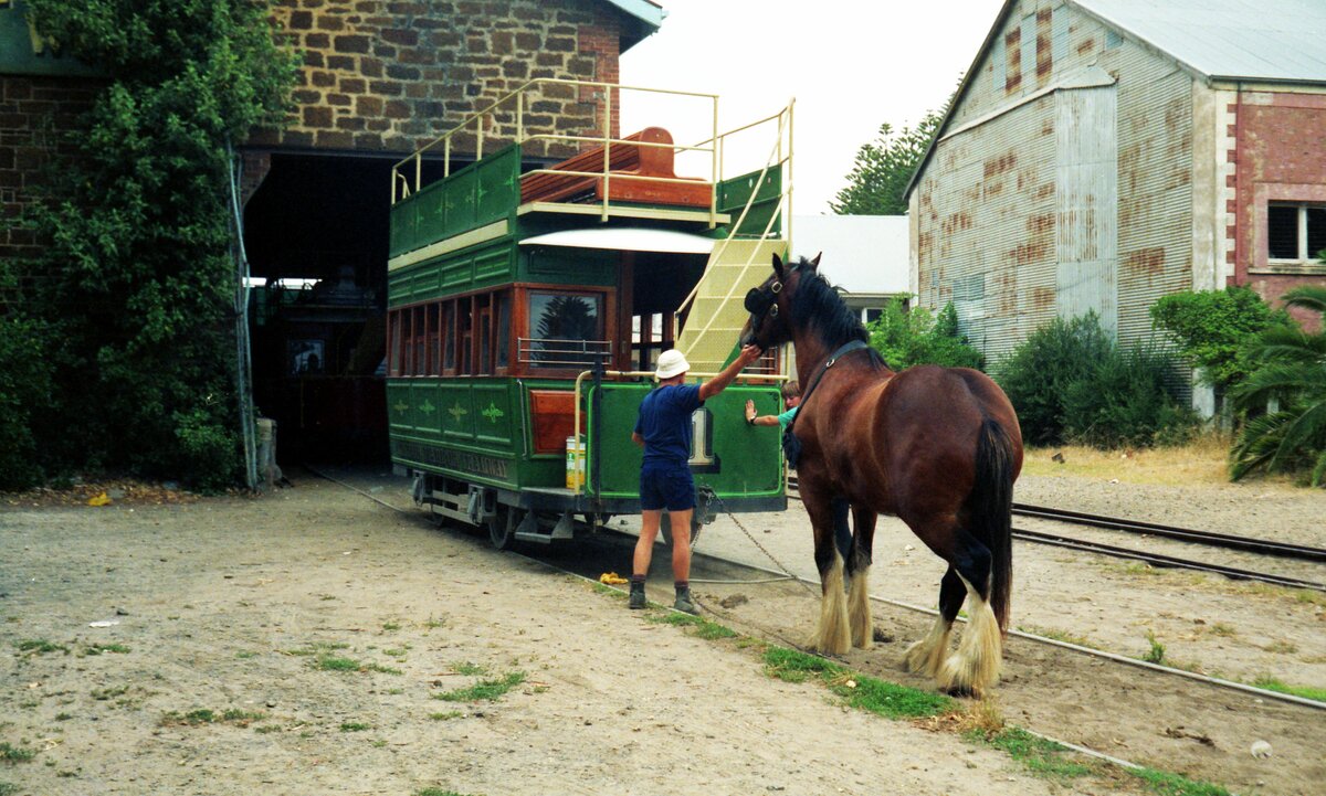 Victor Harbor Horse Tram__South Australia__an der Küste, ca. 85 km südlich Adelaide. Morgendliches Ausrücken.__08-01-1989