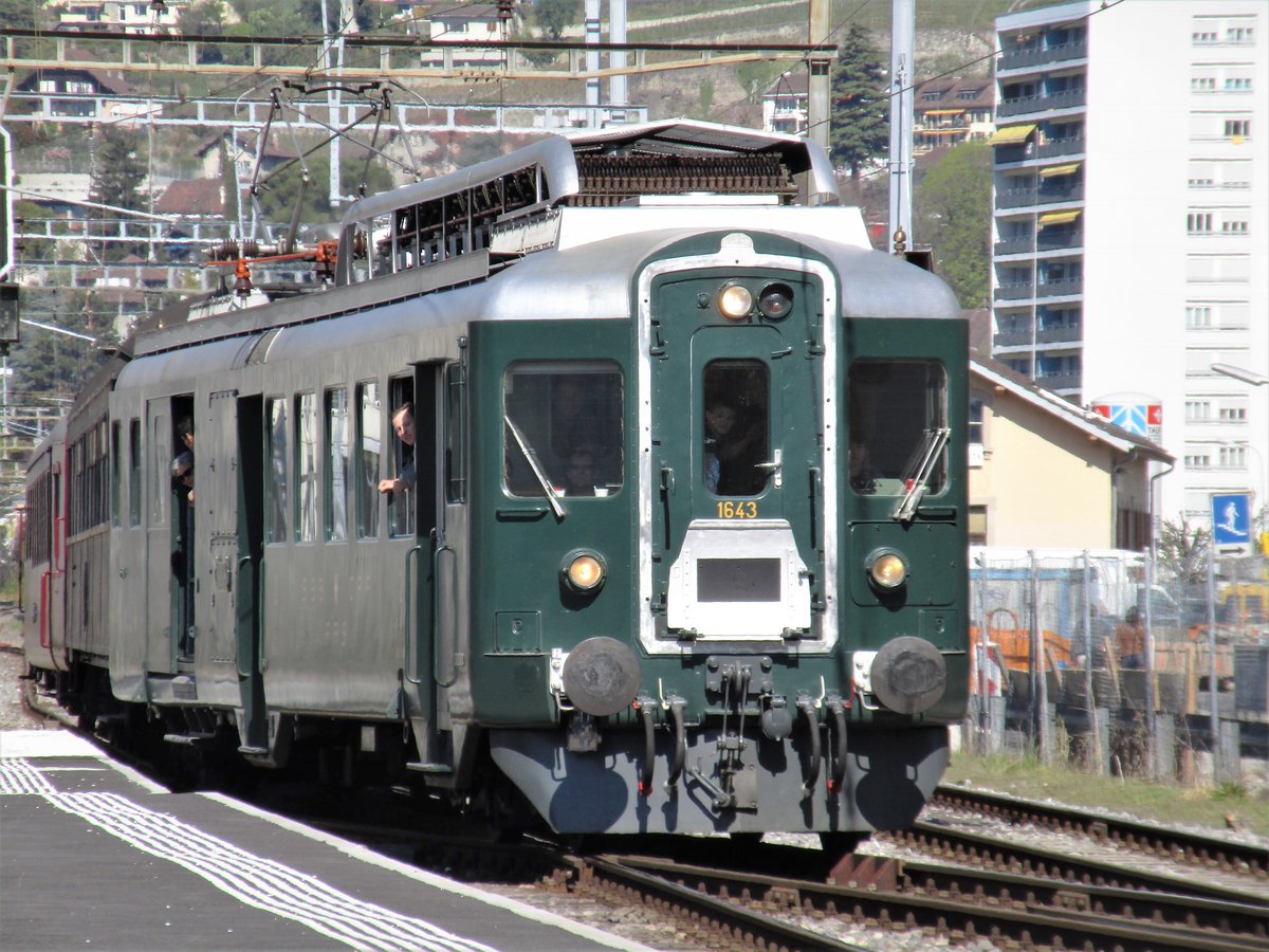 Viel Aufmerksamkeit sorgte das Wyländerli bei der Abschiedsfahrt  Train de Vignes  im Bahnhof Vevey. Aber zum Vergleich des um 12.06 Uhr ankommenden Dampfextrazuges nach Brig waren nur sehr wenige Schaulustige anwesend. Die SBB BDe 4/4 Nr. 1643  Wyländerli  kam am 8.4.17 mit 2 Waggons von Winterthur (7.00 Uhr)nach Vevey via Wallisellen(kein Halt),Zürich HB (ab 7.44 Uhr)auf Gleis 5 im Bahnhof Vevey an. 