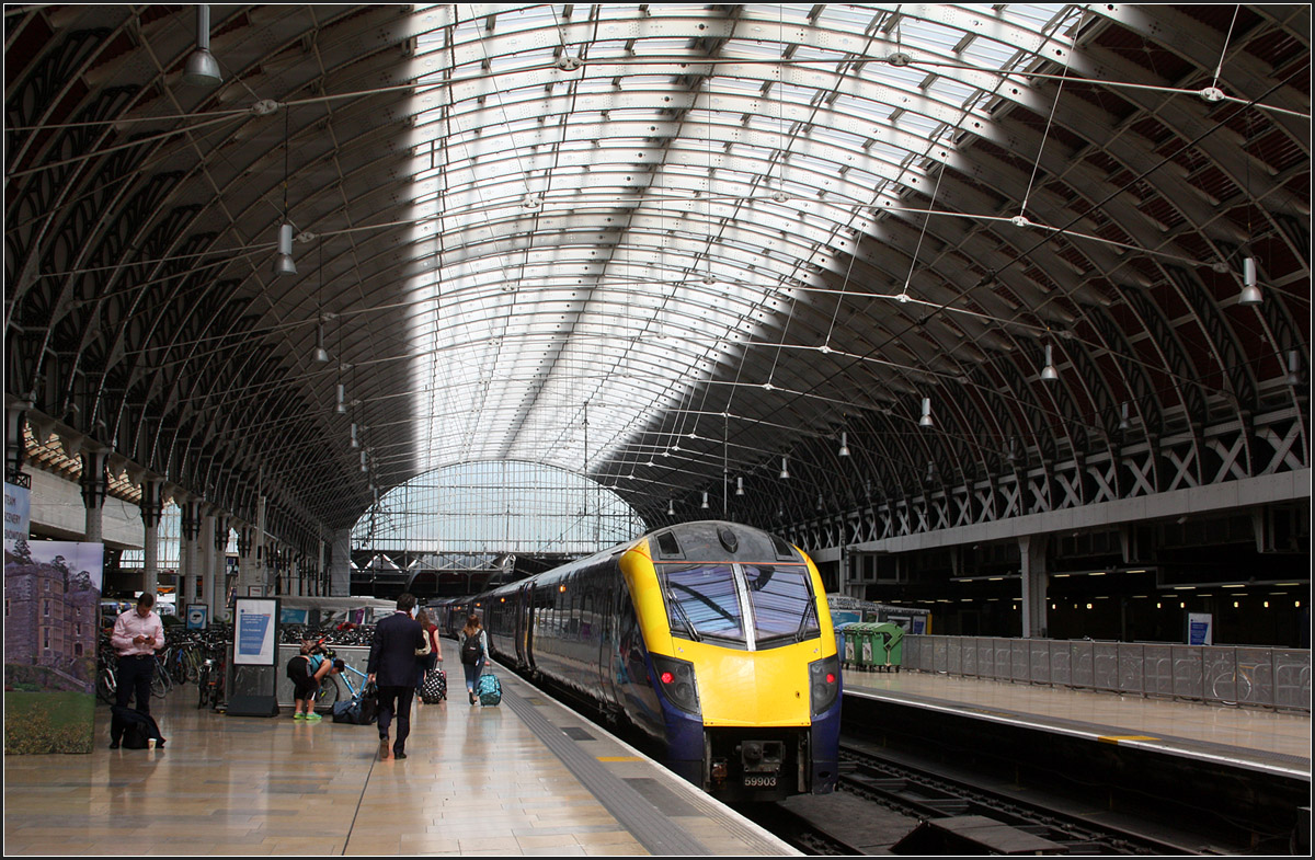 Viel Halle, weniger Zug -

Bahnhof London Paddington mit einem Class 180-Triebzug.

25.06.2015 (M)