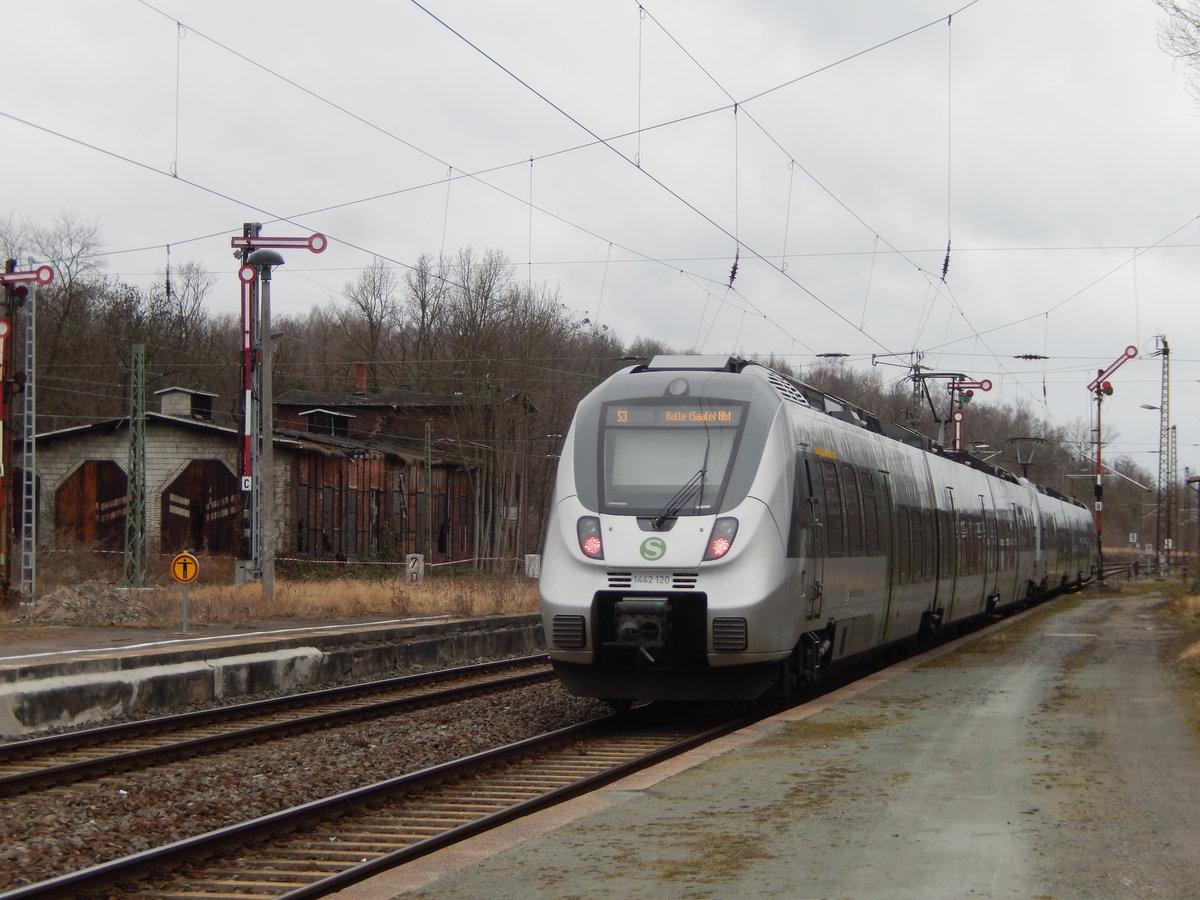 Viele Relikte erinnern in Borna an eine andere Zeit. Die silbernen Hamster mögen hier gar nicht so hin passen...
20.03.2016