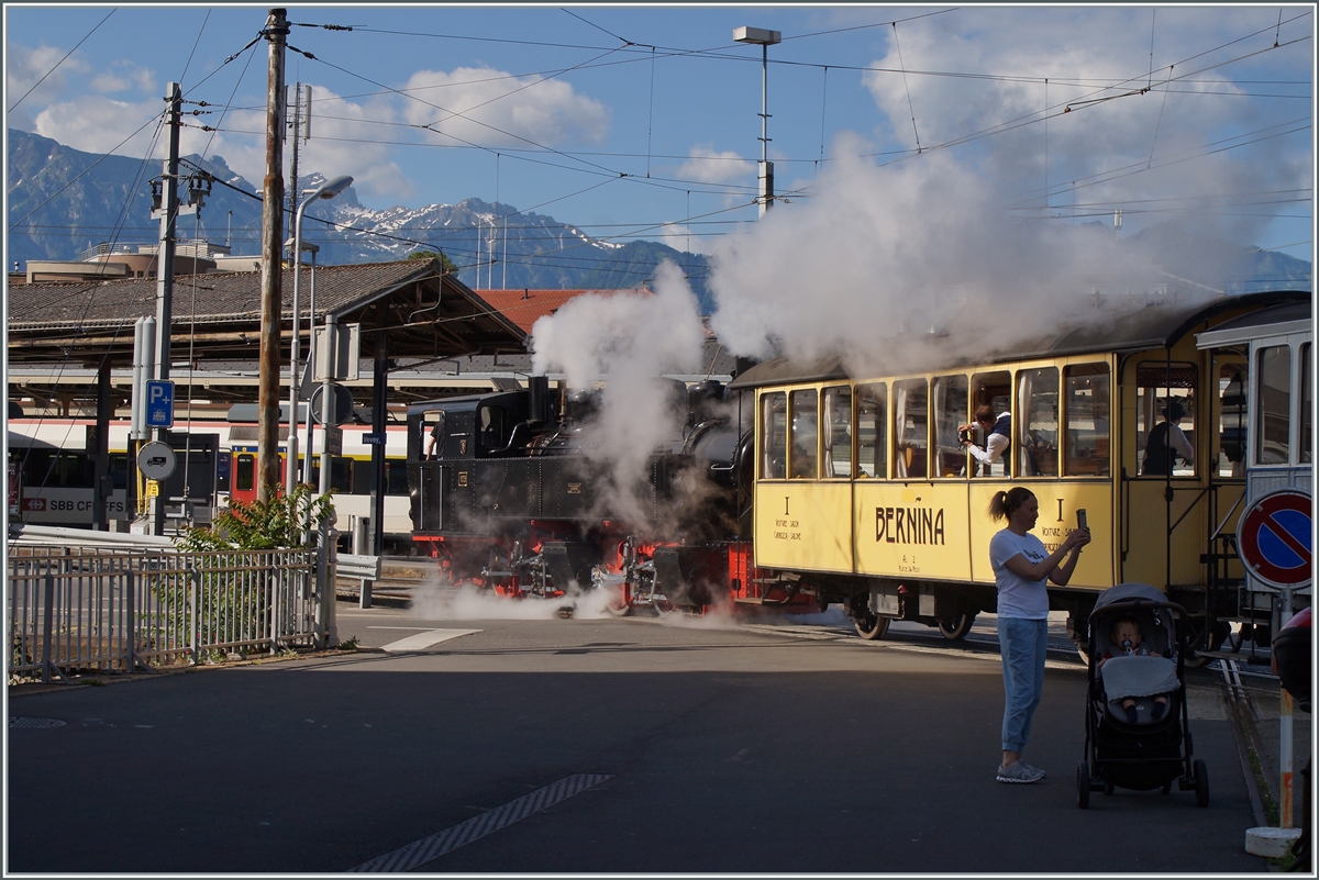 Vielfallt Fotografie...

Jeder auf seine Art verewigt den in Vevey ankommenden Blonay-Chamby Riviera Belle Epoque. 

29. Mai 2022