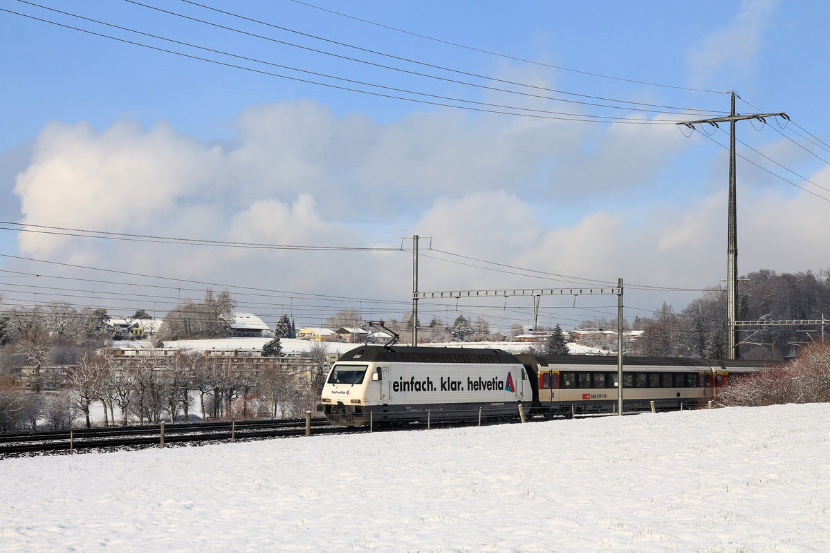 Vielfalt an der Strecke Bern - Thun (bei Gümligen): SBB Lok Re460 071. 29.Januar 2019 