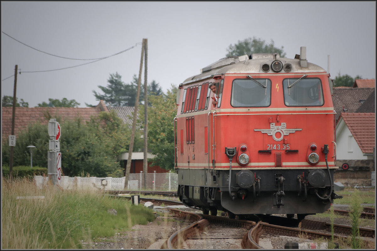 Vielleicht gibt's noch einige Sonderfahrten in den nächsten Jahren auf der Radkersburger Bahn ,.... 

Danke für diese im Jahr 2015

2143.35 am 25.07.2015 in Bad Radkersburg