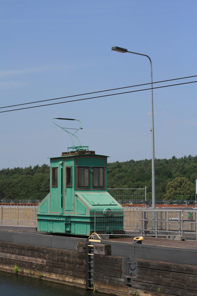 Vielleicht kann mir Jemand helfen??? Dies  Bhnle  steht tatschlich auf Gleisen, ich habe aber Nichts darber gefunden.....sie steht an der Aus-bzw. Einfahrt des Schiffshebewerkes Niederfinow. 21.07.2014, 12:42 Uhr
