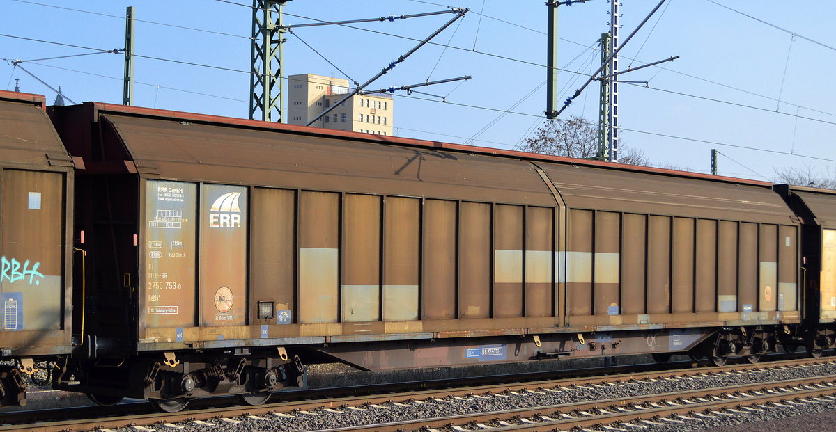 Vierachsiger, großräumiger Schiebewandwagen vom Einsteller ERR GmbH mit der Nr. 83 80 D-ERR 2755 753-0 Habis 8 Bf. Duisburg-Hafen in einem Ganzzug Schiebewandwagen am 21.03.19 Magdeburg Hbf. 