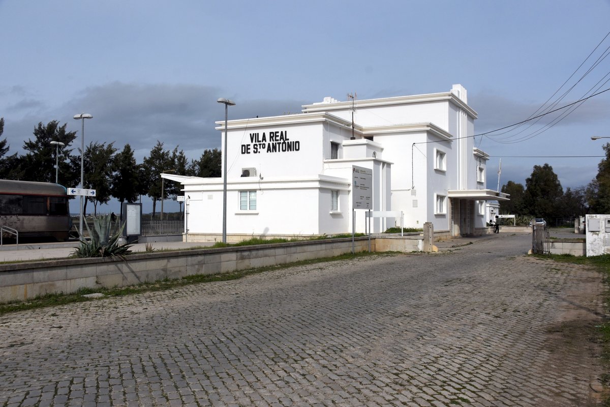 VILA REAL DE SANTO ANTÓNIO (Distrikt Faro), 12.02.2020, Blick auf das Bahnhofsgebäude