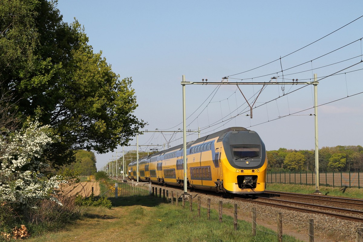 VIRM mit IC  3555 Schiphol (Airport)-Heerlen bei Sint Joost am 19-4-2014.
