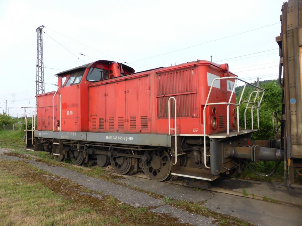 VL16 (345 055-8), ex Hochwaldbahn, steht am 31.05.2015 auf einem Nebengleis in Trier-Ehrang