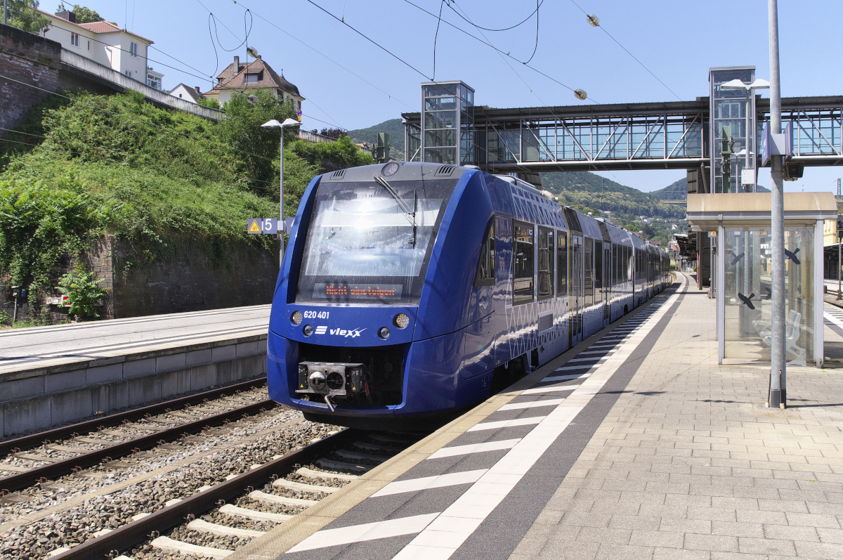 VLEXX 620 401 rollt durch den Hbf. von Neustadt Weinstraße zur Abstellung. 30.06.2019