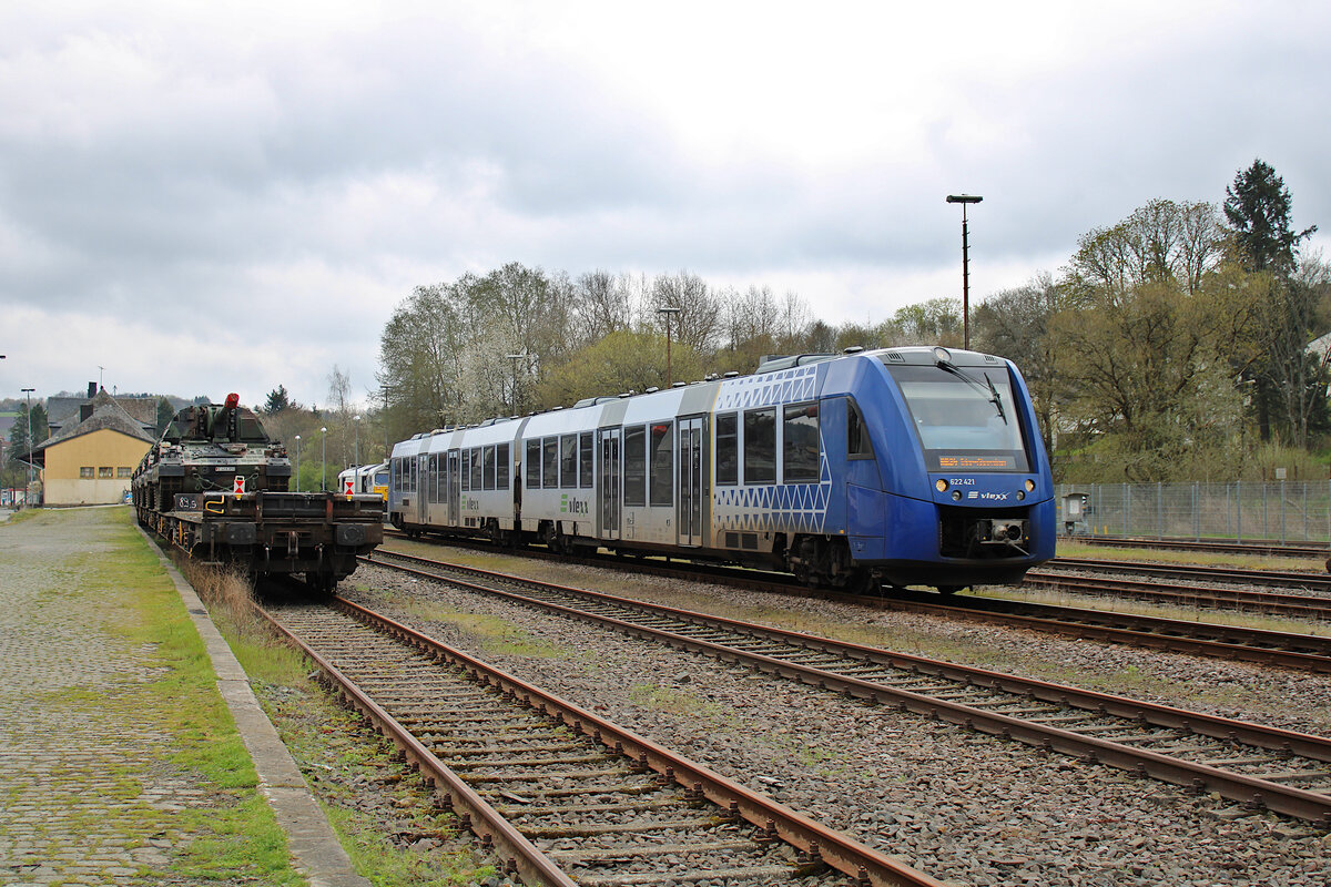 vlexx 622 421 verlässt Baumholder zur Fahrt nach Idar-Oberstein. (24.04.2023)