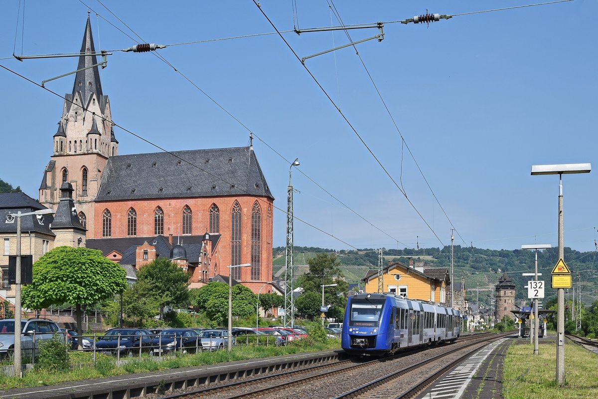 vlexx 622 443/943 als RE 17 (29653) Koblenz Hbf - K'lautern Hbf. Links die Liebfrauenkirche. (Oberwesel, 06.06.18)