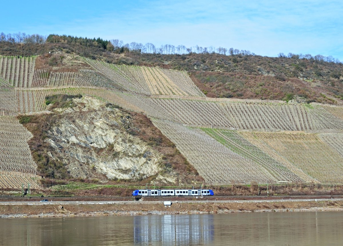 vlexx 622 XXX als RE 17 (29660) Kaiserslautern Hbf - Koblenz Hbf zwischen Boppard und Spay (Osterspai, 10.03.17) 