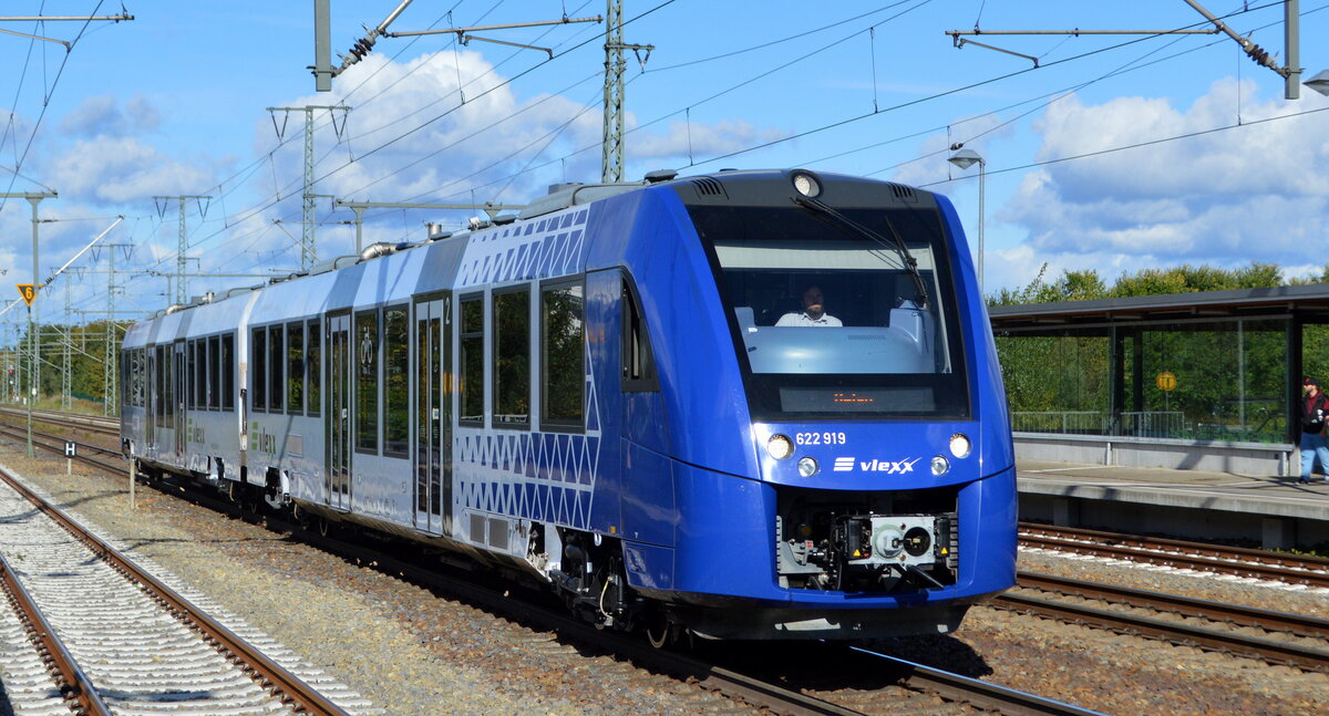 vlexx GmbH mit  622 919  auf Dienstfahrt am 12.10.21 Durchfahrt Bf. Golm (Potsdam). 