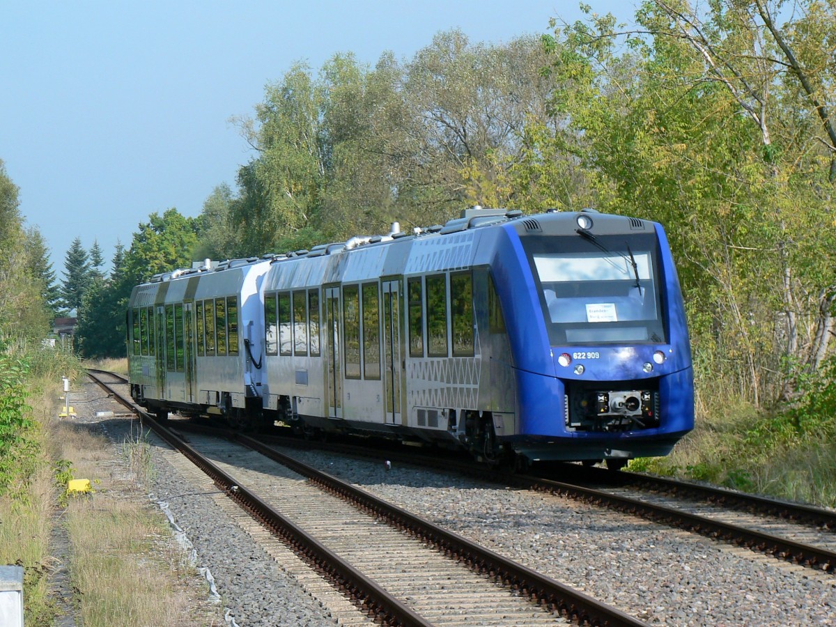 VLEXX Triebwagen 622 409 bei der Ausfahrt nach Rathenow; am 15.09.2014