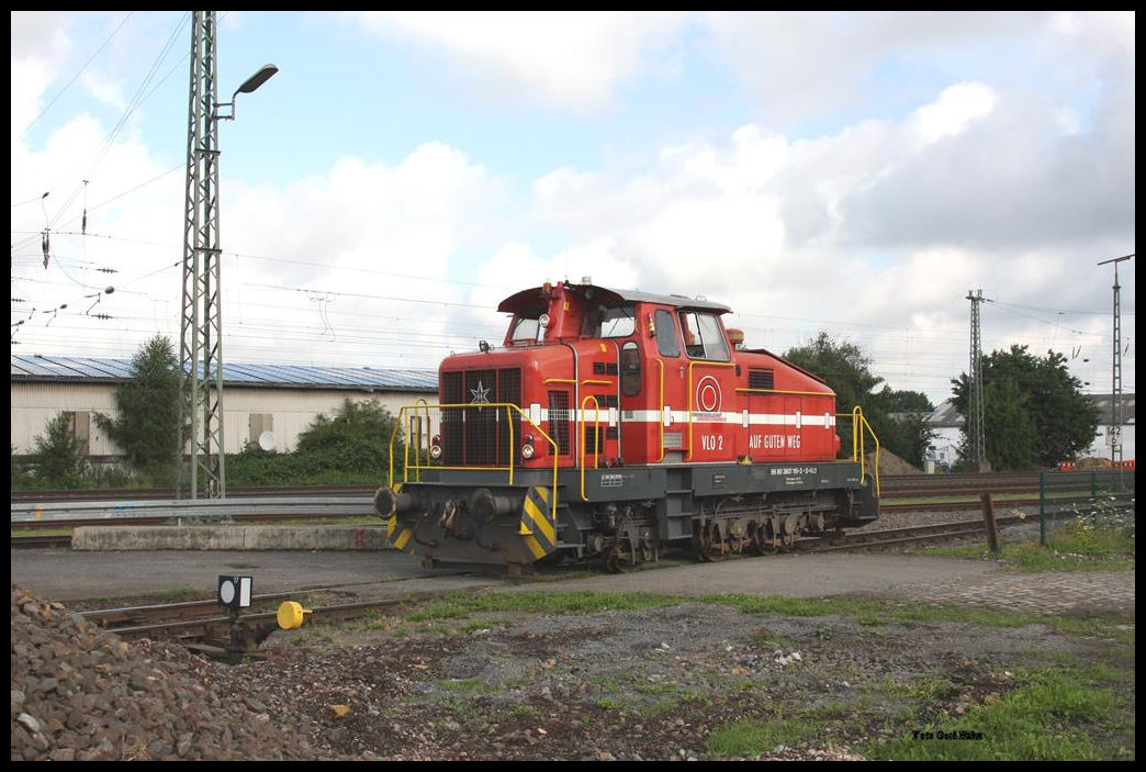 VLO Lok 2 Henschel hat ihren Güterzug am 21.7.2017 im Bahnhof Bohmte an die DB übergeben und fährt hier solo zurück zum Lokschuppen.