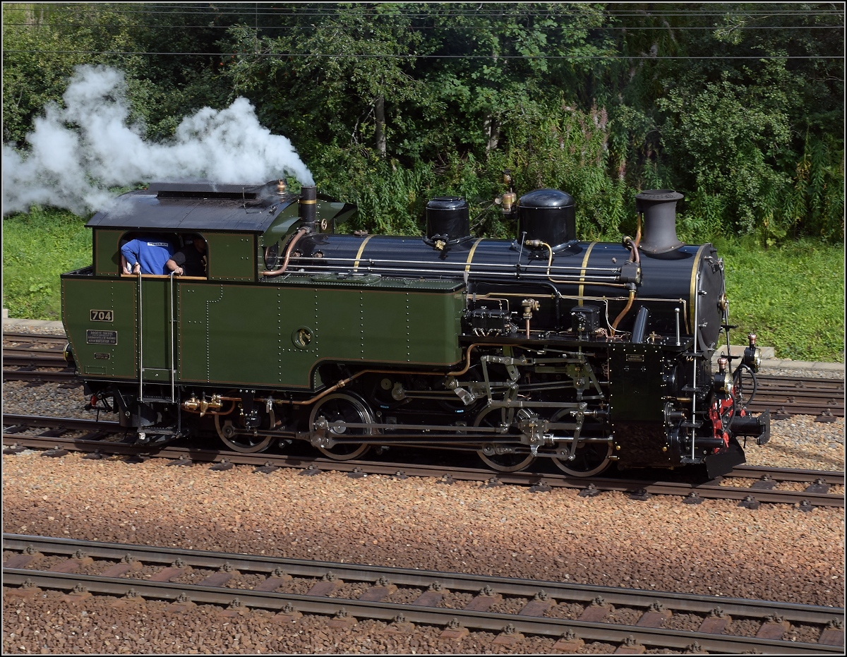 Völlig unerwartet in Realp. Dort durfte die Vietnamesin HG 4/4 704 so richtig die Sau rauslassen, Vollgas-Bremsen-zurück-und wieder, Vorbereitung zur offiziellen Abnahme. Schon lange wurde an ihr gearbeitet, ab nächstem Jahr wird sie bei der DFB im Alltagsbetrieb mitmischen. September 2018.