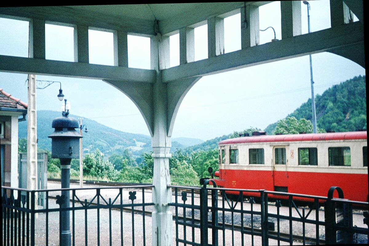 Vogesen_07-1974_Bhf. Metzeral_TW_ Blick Ri. Münster