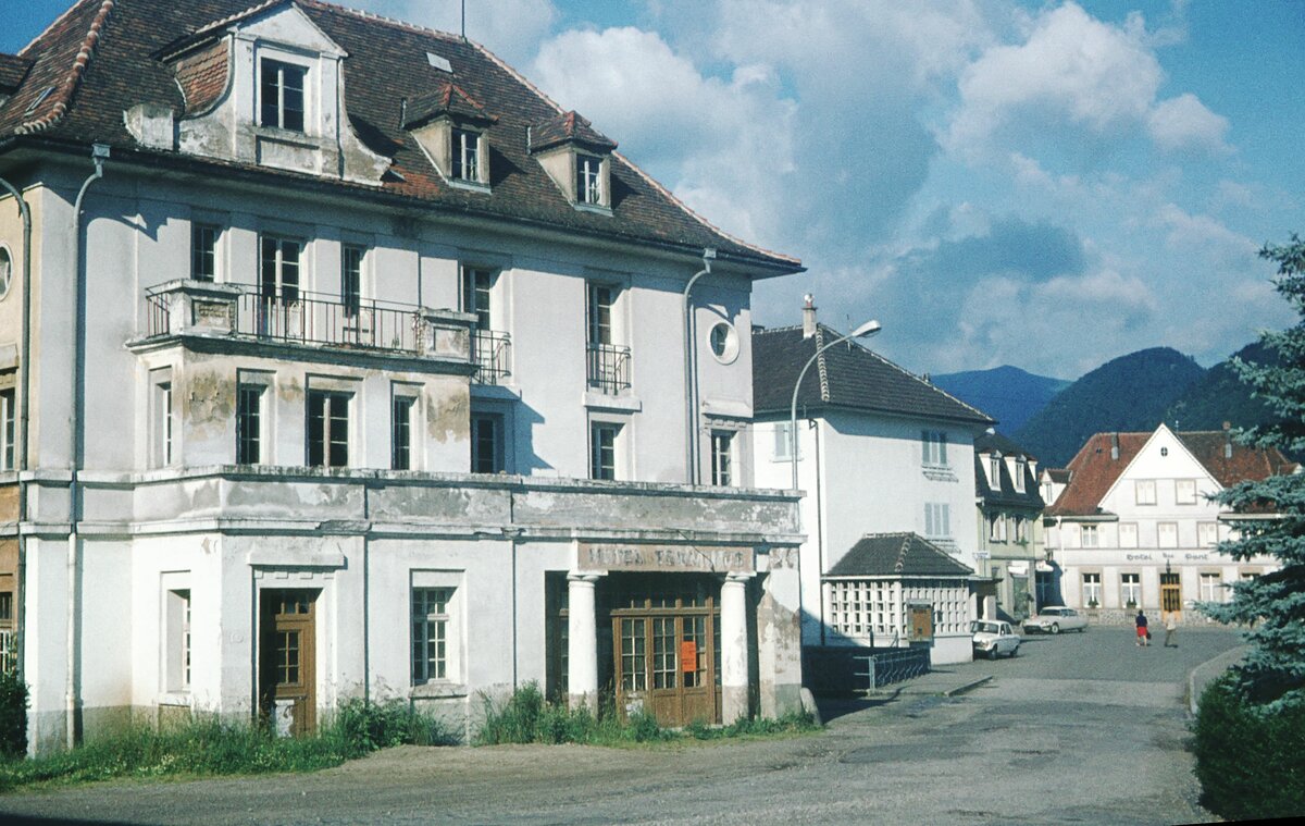 Vogesen_07-1974_Metzeral ehemal. Hotel 'Terminus' (Bahnhofs-Hotel)