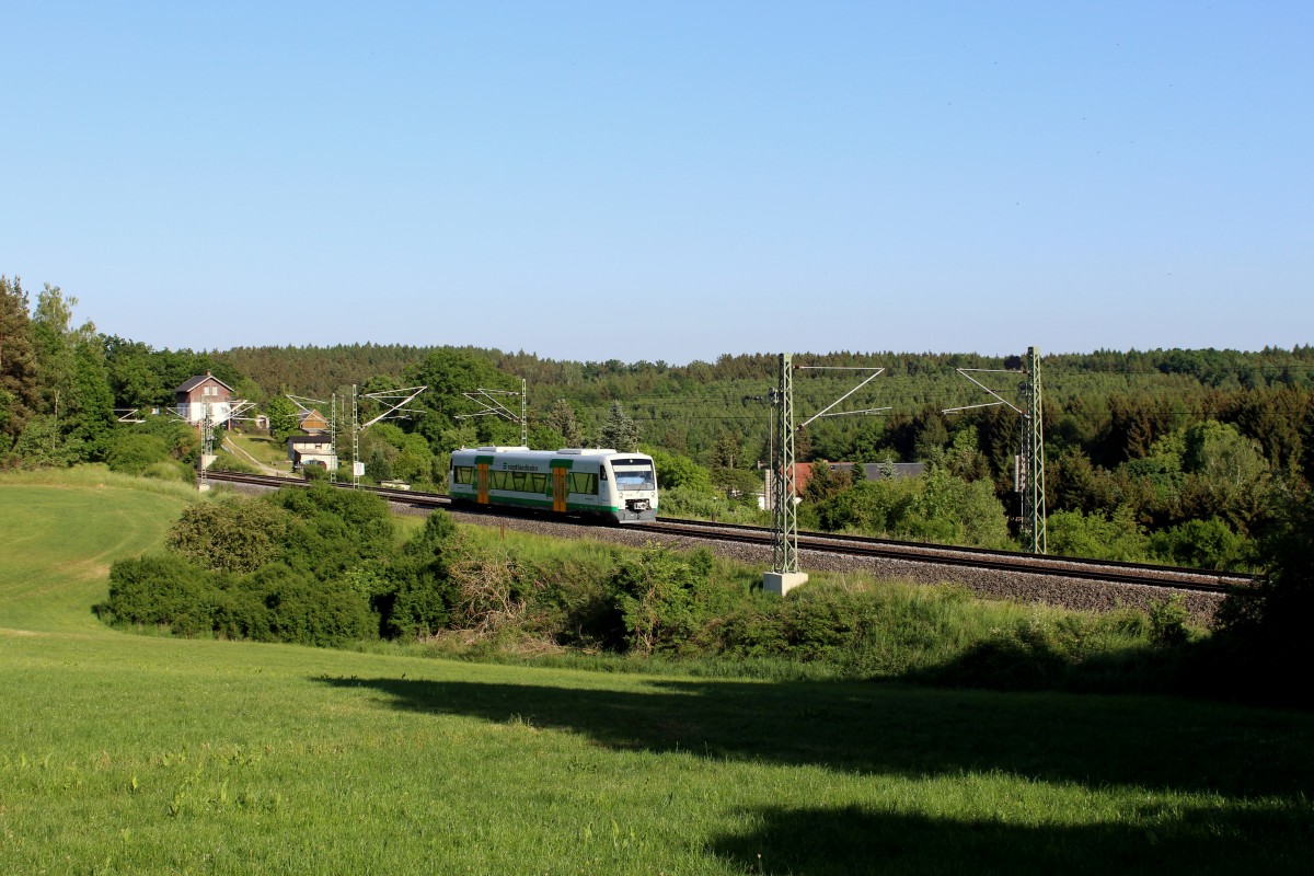 Vogtlandbahn mit VT50 nach Plauen. Aufgenommen in Jößnitz im grünen Vogland am 04.06.2015