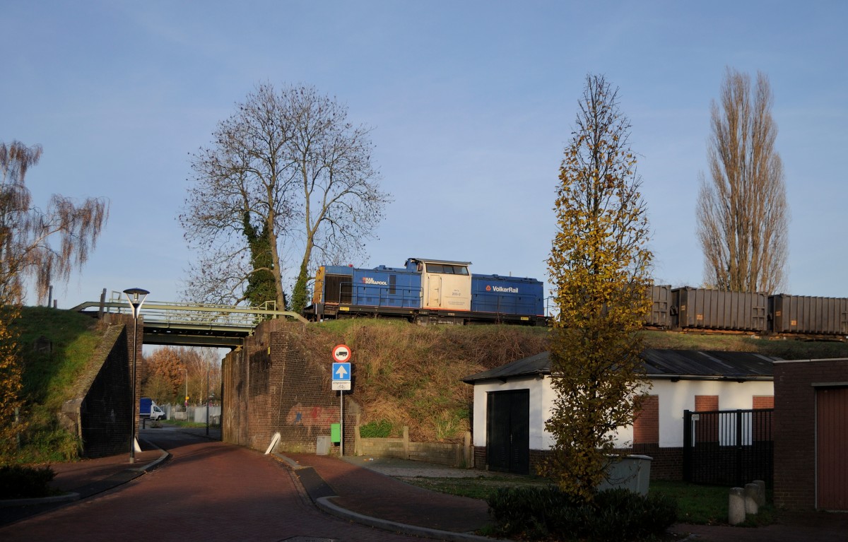 VolkerRail 203-3  Jerry  mit dem täglichen Müllzug von  Haanrade, bei Eygelshoven