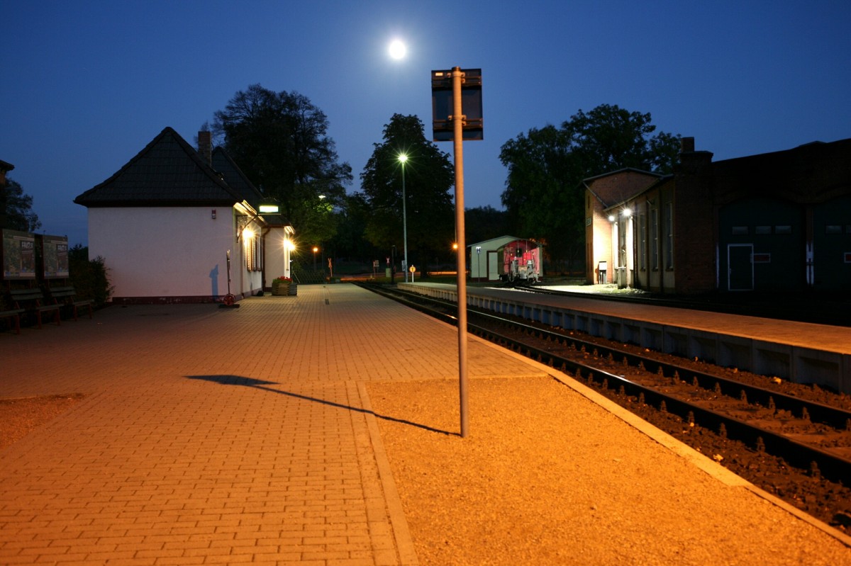 Vollmond ber dem Bahnhof Gerrode 17.10.2013 19:04 Uhr. 