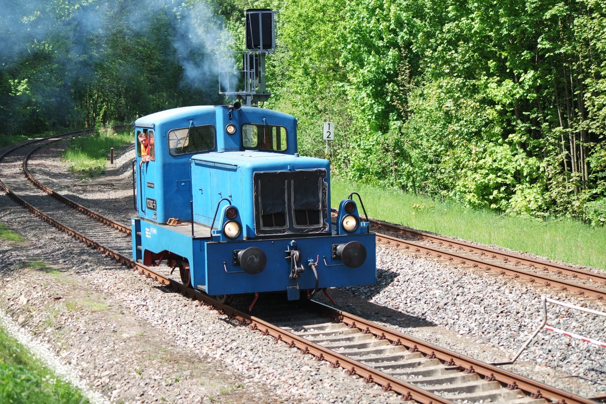 
Vom 14.05.-17.05.2015 fanden im Eisenbahnmuseum Schwarzenberg die 23. Eisenbahntage statt.Am 17.05.2015 war die grosse Lokparade. Hier 102 082.