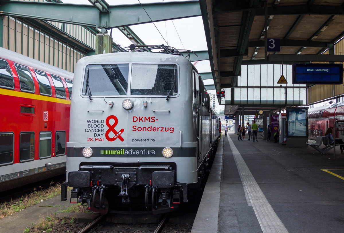 Vom 23. bis zum 28. Mai 2018 war der DKMS-Zug auf Tour in Deutschland, um für die kostenlose Stammzellspende zu werben. Am 24. Mai stand er, gebildet aus 111 210 und 111 222 und einigen Wagen, auf Gleis 3 des Stuttgarter Hauptbahnhofs.