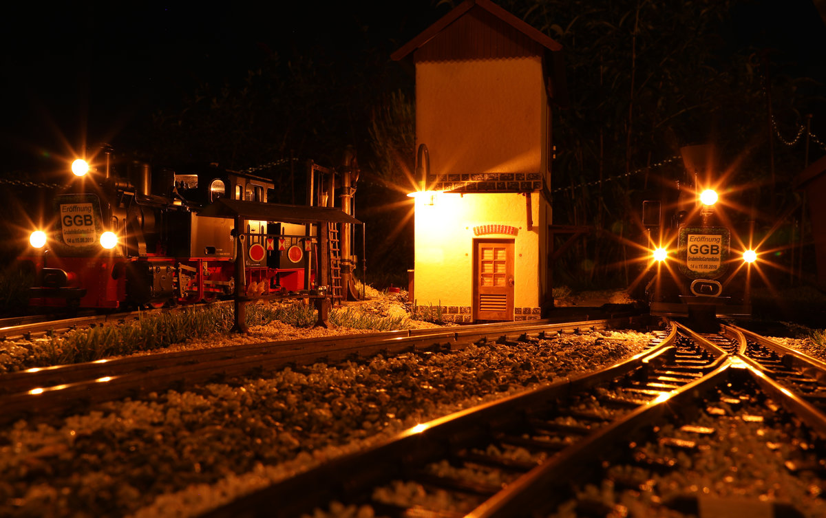 Vom Bahnsteig aus konnte ich gestern Abend 2 Dampfrösser festhalten. 

17.08.2018 in Trassdorf
