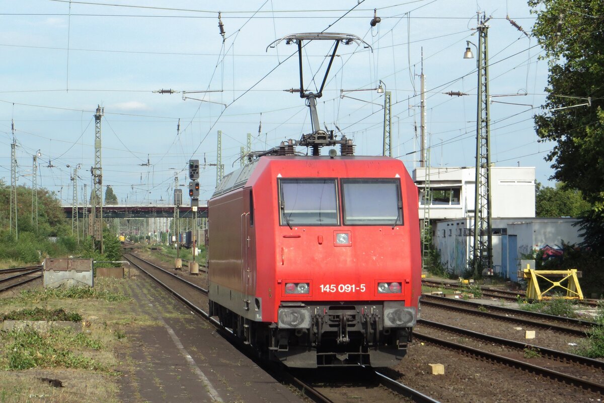 Vom Bahnsteig in Rheinhausen wurde am 12 September 2022 das Bild von WFL 145 091 gemacht.