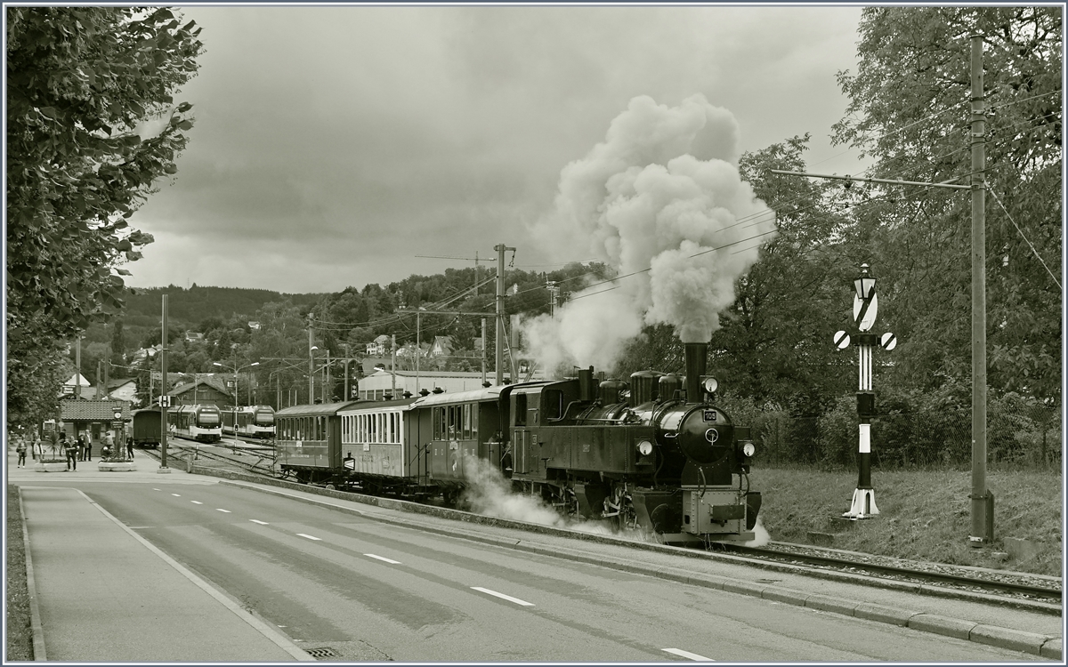 Vom Licht her kein  Fotowetter  doch die Kälte begünstige die Rauch- und Dampfentwicklung. Die Blonay - Chamby G 2x 2/2 105 verlässt Blonay in Richtung Chamby. 

14. Juni 2020