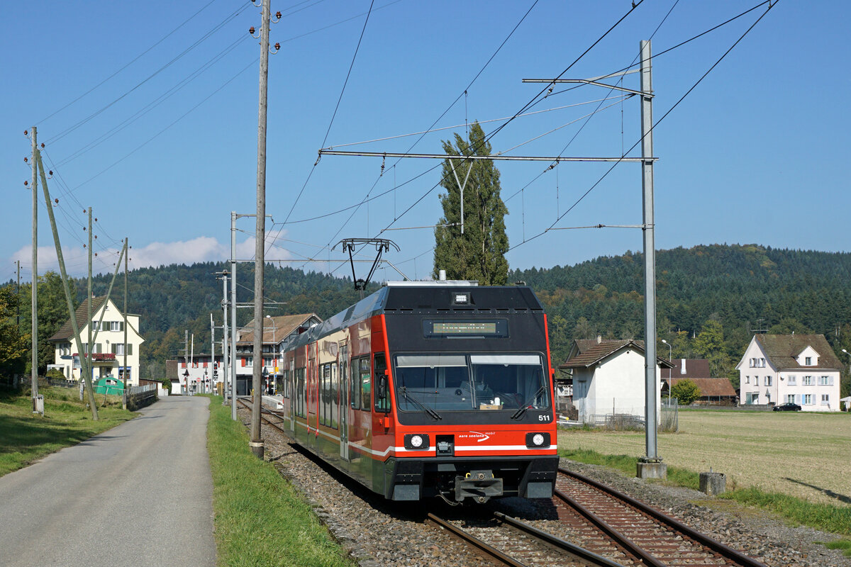 Vom Seeland in den Oberaargau.
ASm Be 2/6 511, ehemals MVR/CEV GTW Be 2/6 7001 auf der Station St. Urban am 16. Oktober 2021.
Foto: Walter Ruetsch