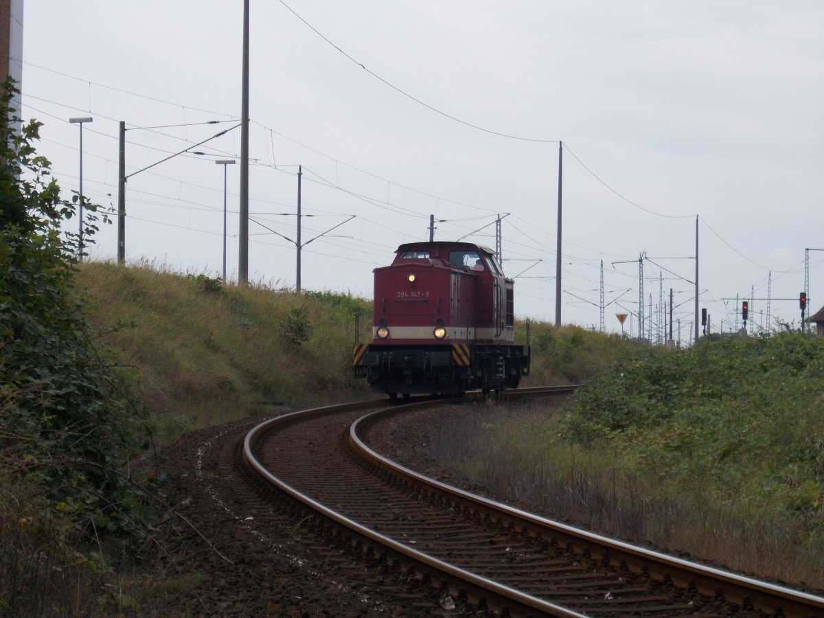 Vom Stralsunder Hafen fuhr die MTEG 204 347,am 10.August 2014,die Rampe hinauf zum Bahnhof Rügendamm.