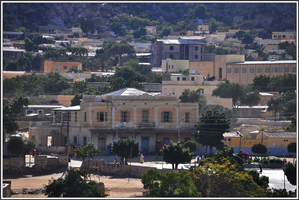 Vom Turm des Hotel Keren in der Stadtmitte hat man einen guten Blick auf den Bahnhof von der andern Seite. (01.12.2014)