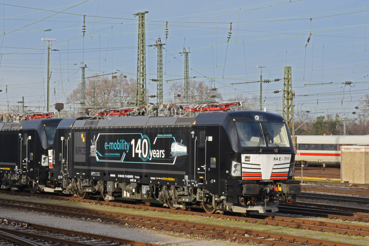 Von der BLS eingemietete Siemens Vectron 193 711-9 steht in der Abstellanlage beim badischen Bahnhof. Die Aufnahme stammt vom 19.12.2019.