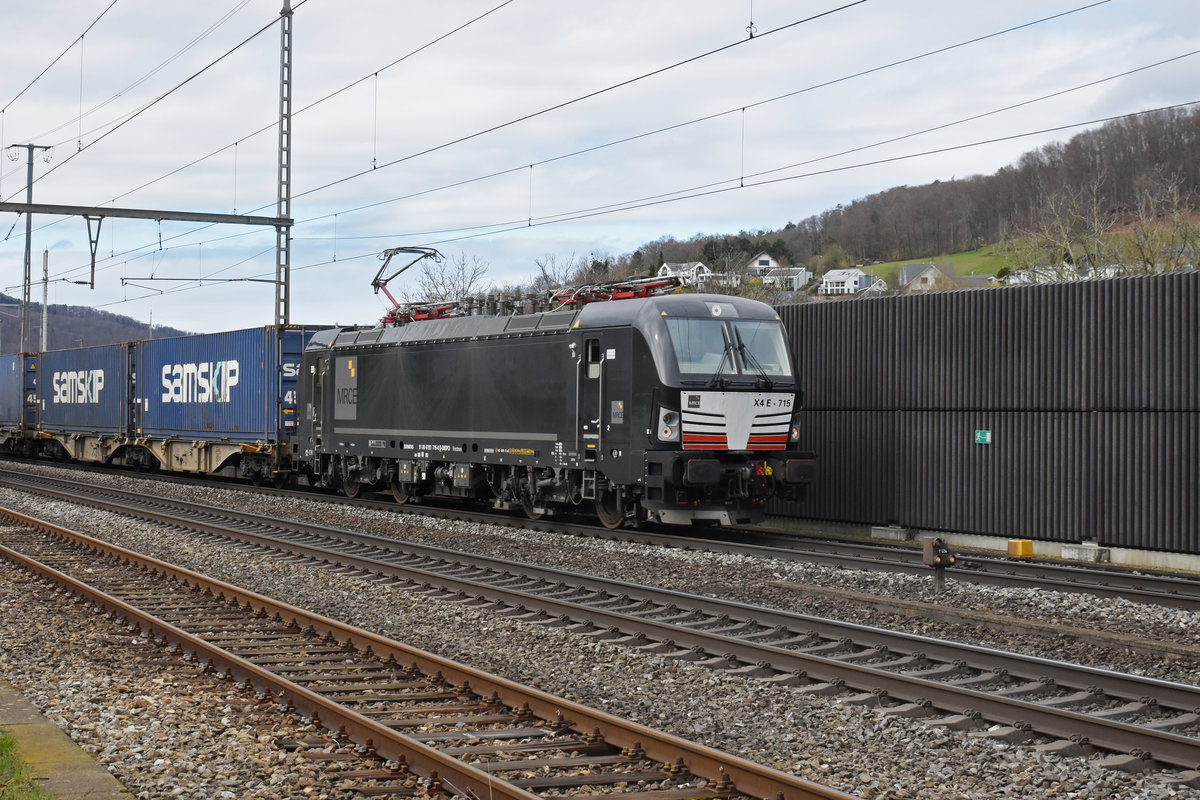 Von der BLS eingemietete Siemens Vectron 193 715-0 durchfährt den Bahnhof Gelterkinden. Die Aufnahme stammt vom 11.03.2020.
