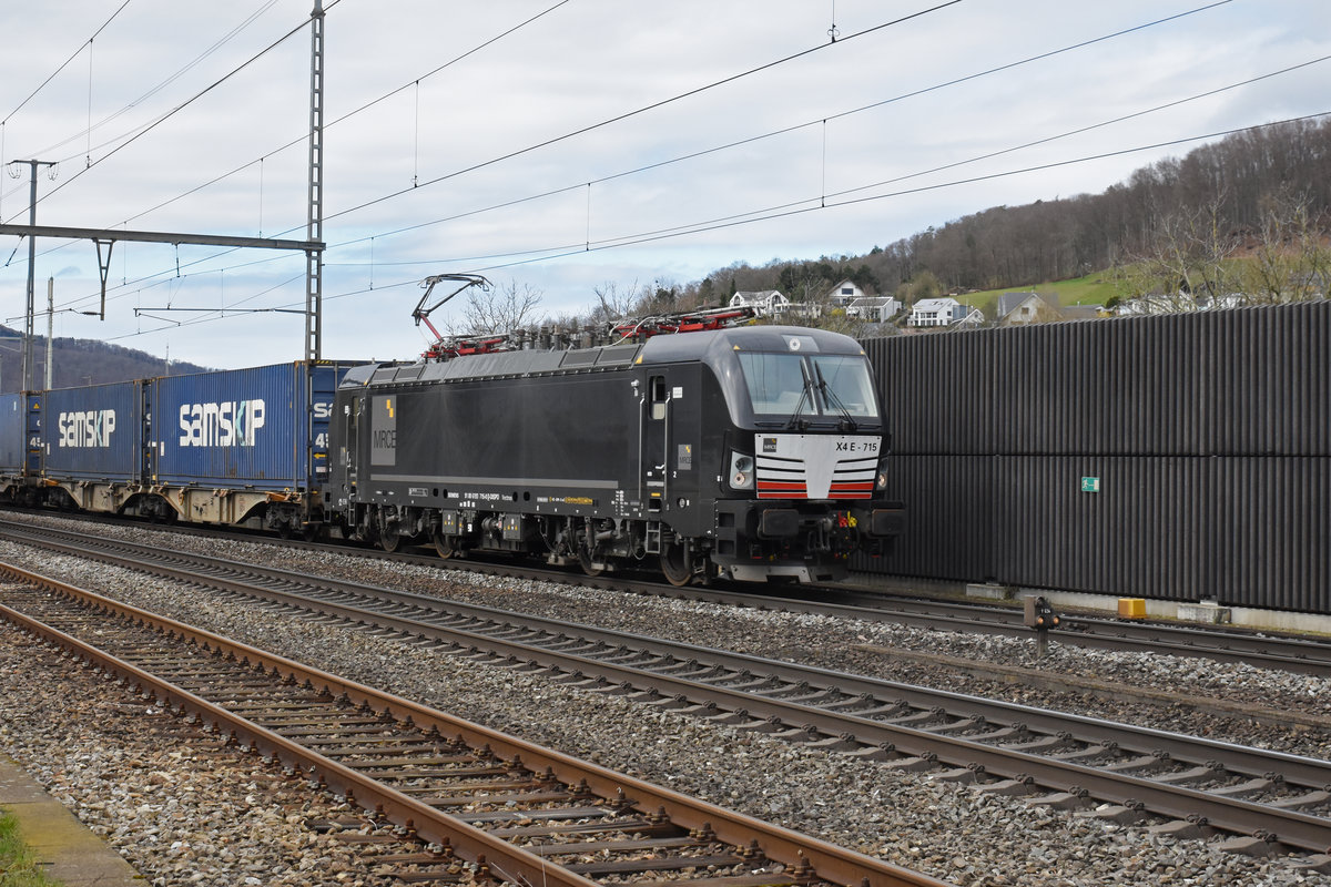 Von der BLS eingemietete Siemens Vectron 193 715-0 durchfährt den Bahnhof Gelterkinden. Die Aufnahme stammt vom 11.03.2020.