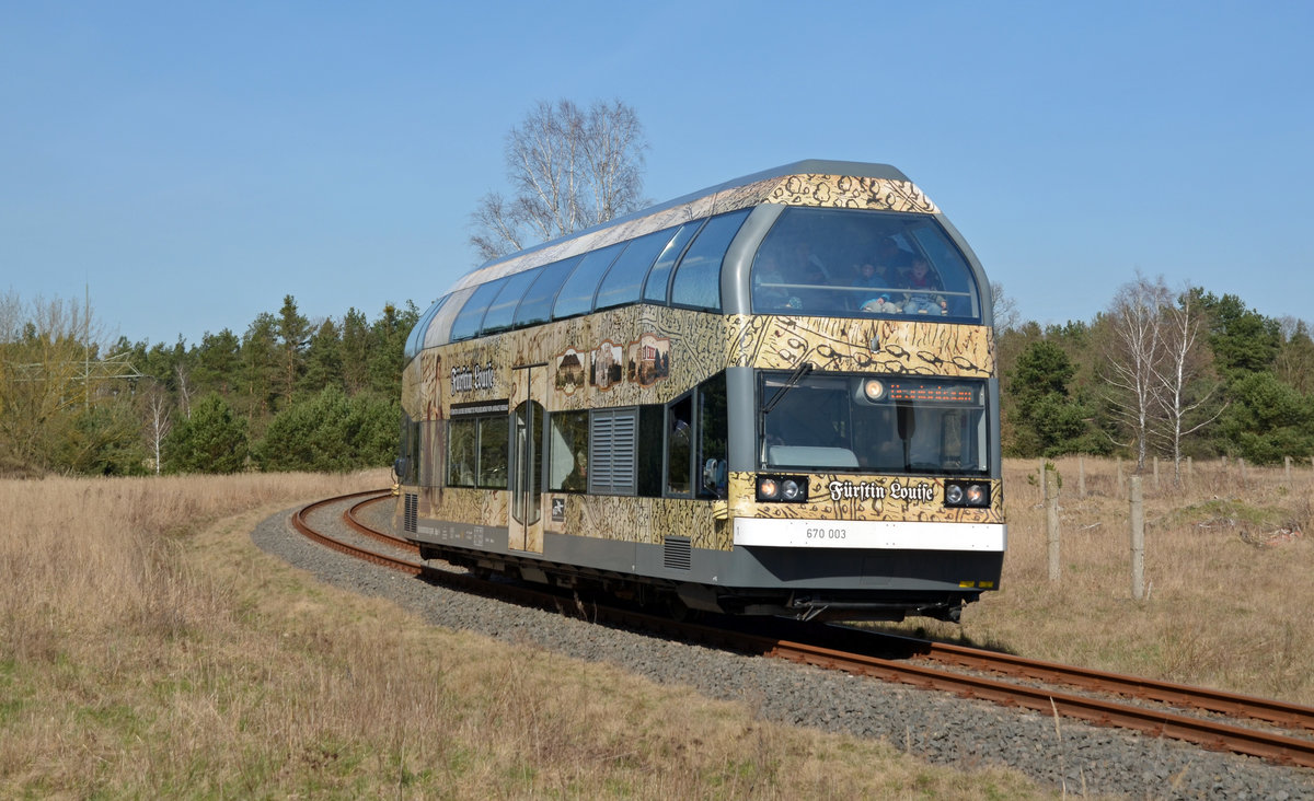 Von Dessau kommend passiert Fürstin Luise die Oranienbaumer Brachflächen und wird in kürze den dortigen Bahnhof erreichen.