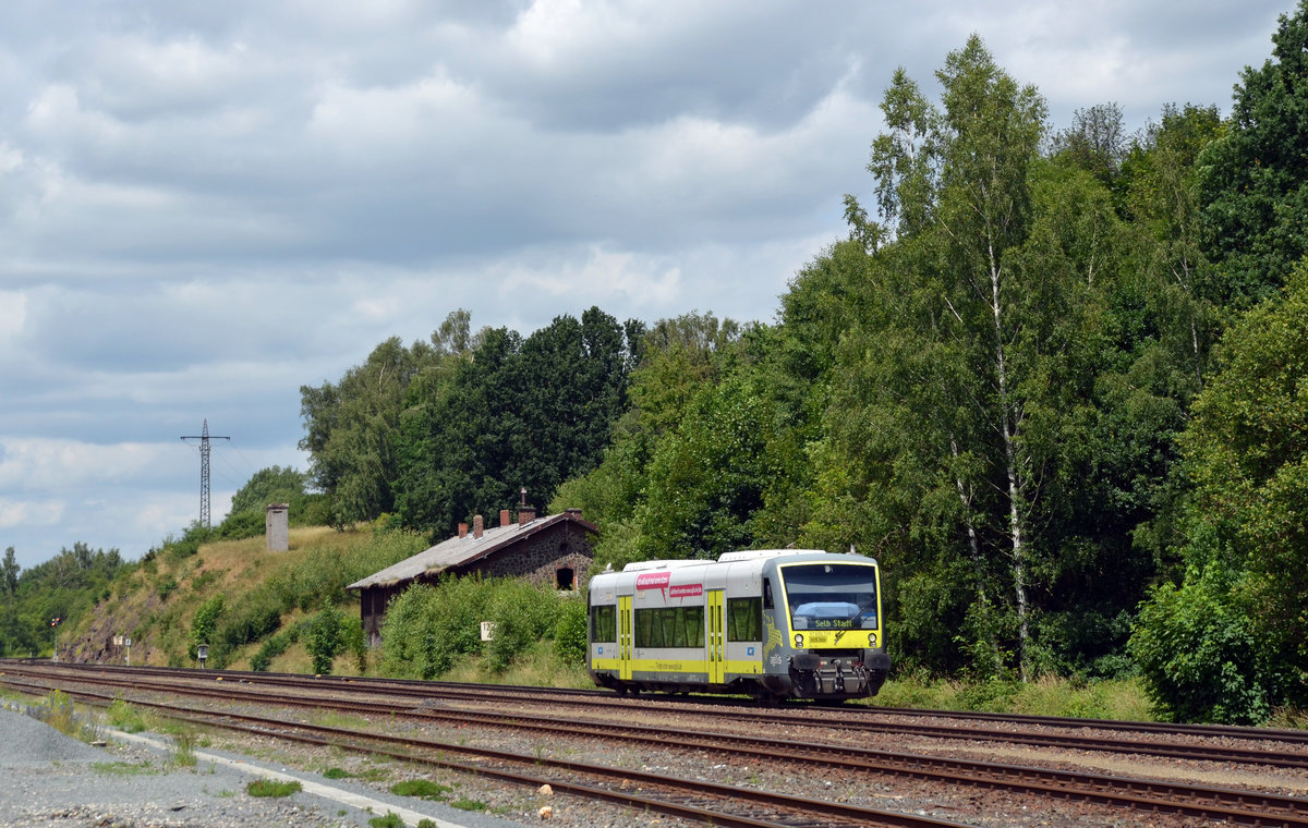 Von Hof aus war 650 730 am 18.06.18 für agilis unterwegs nach Selb Stadt. Hier passiert der nach Lokführern suchende Triebwagen Oberkotzau.