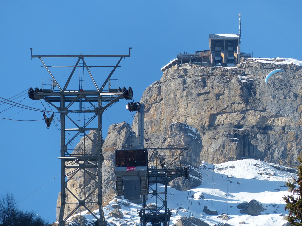 Von James Bond genutzt und dennoch intakt (in Wirklichkeit sogar teils von Eon Productions finanziert): Die Schilthornbahn verbindet Mürren mit dem Schilthorn. Die einfache Fahrt kostet 40 CHF. 29.12.2015, Mürren