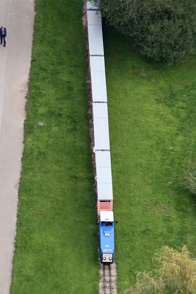 Von der Lok D3 gezogener Zug der wiener Donauparkbahn kurz vor der Hst. Donauturm. Aufgenommen am 06.September 2014 von der Terrasse des Donauturm.