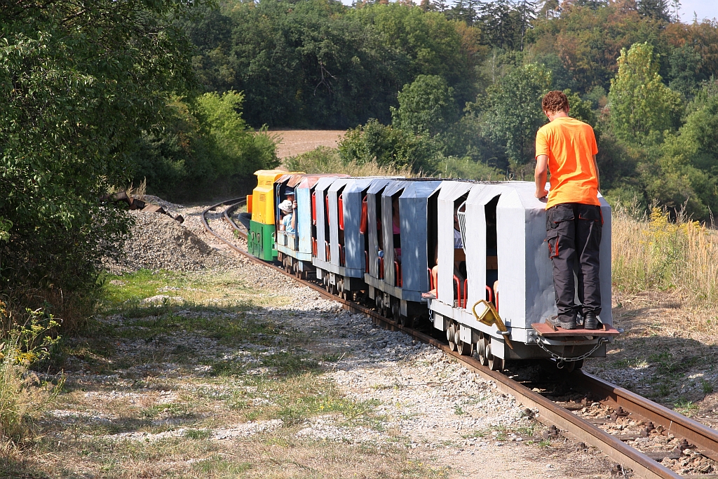 Von der MPZ BND30 II gezogener Grubenzug am 18.August 2018 kurz nach der MPZ-Endstelle Dul Jindrich.