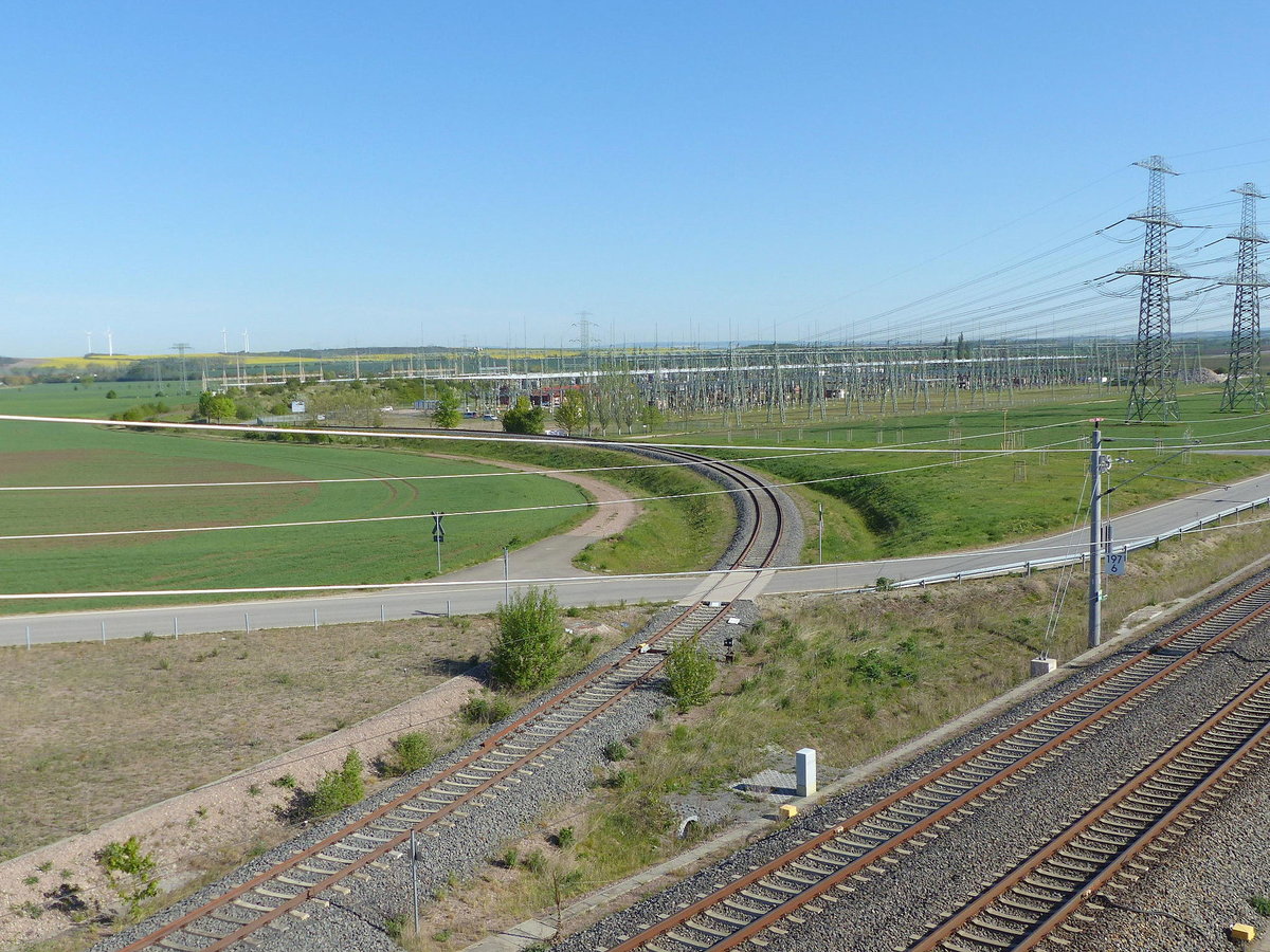Von der Neubaustrecke Erfurt - Halle/Leipzig zweigt bei Erfurt Vieselbach das Gleis zur Anst des Umspannwerks Vieselbach ab; 06.05.2020