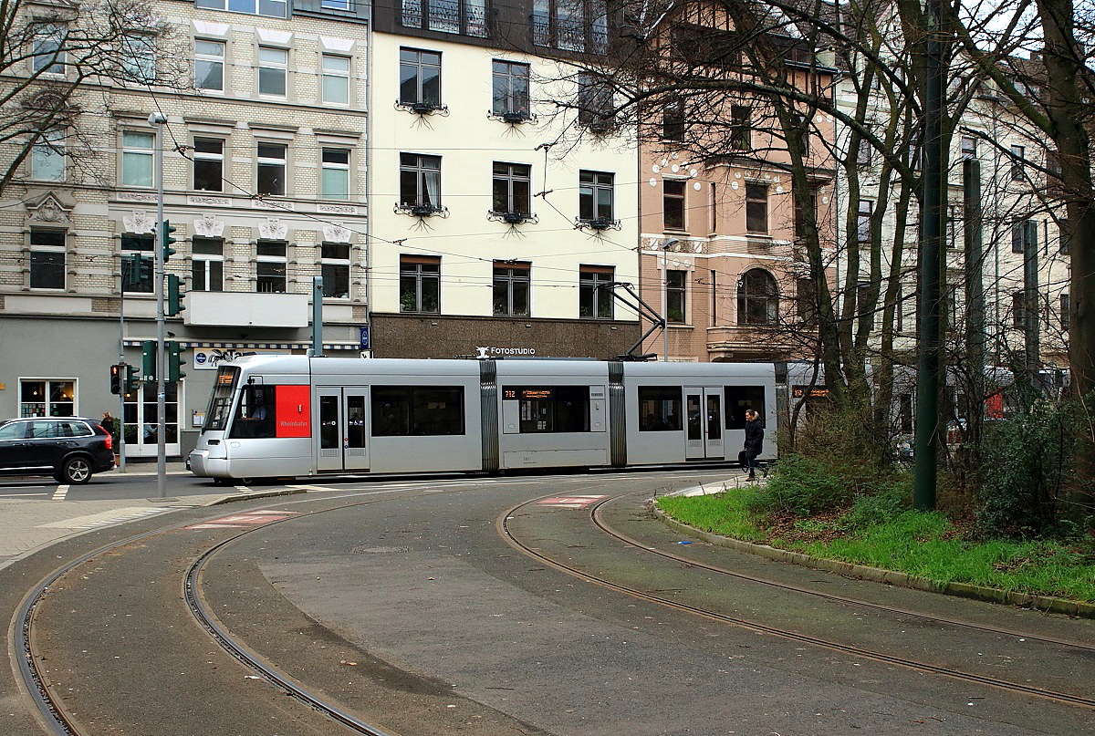 Von der Schleife an der Kirchfeldstraße wurden dieser NF8U-Zug der Linie 712 am 12.02.2016 aufgenommen