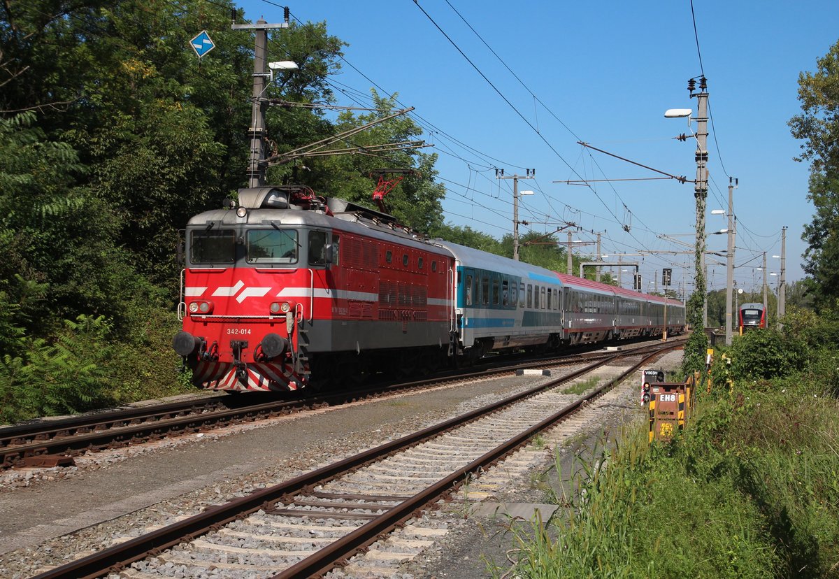 Von Spielfeld-Straß bis nach Ljubljana bespannte am 9.9.2020 die slowenische 342 014 den EC151  Emona  der von Wien Hbf kommt und Ljubljana als Ziel hat.